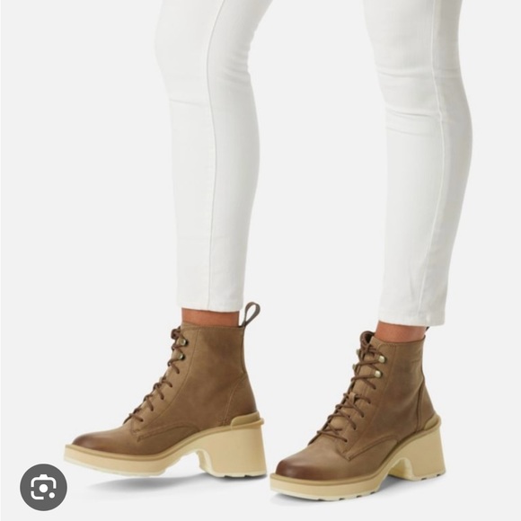 Women’s size 8 lug sole boots new in box! Super cute and versatile! - Picture 3 of 6